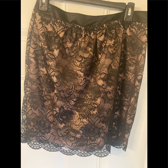 Trina Turk Lace Skirt | Black + Nude | Size 6 | Romantic Vibes - Picture 3 of 7